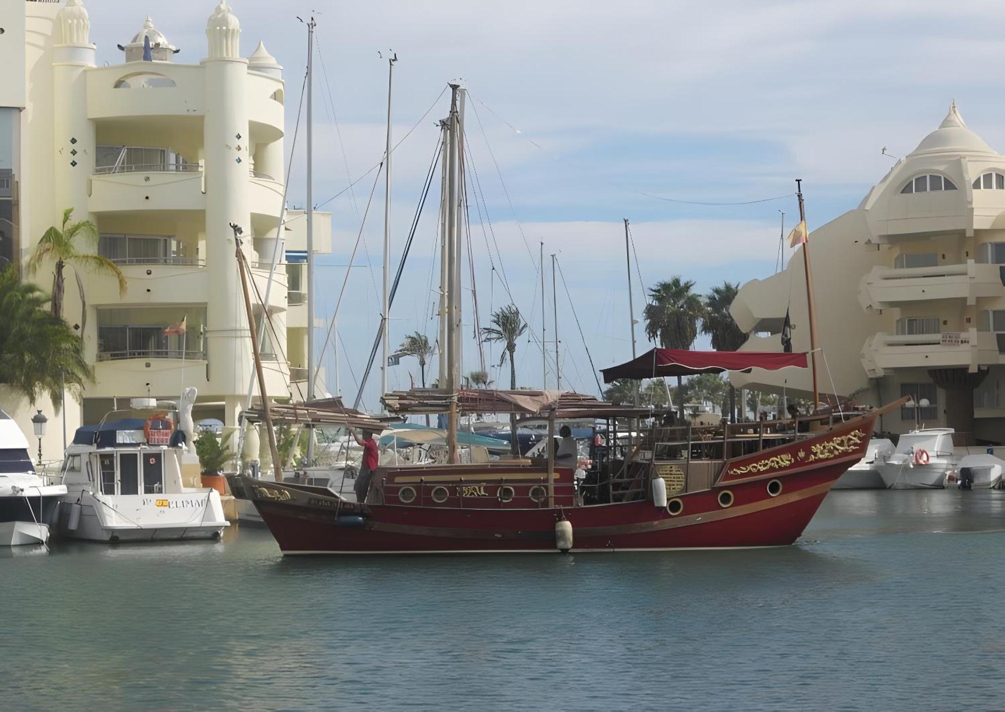 Next To Puerto Marina And The Beach Benalmadena Exterior photo